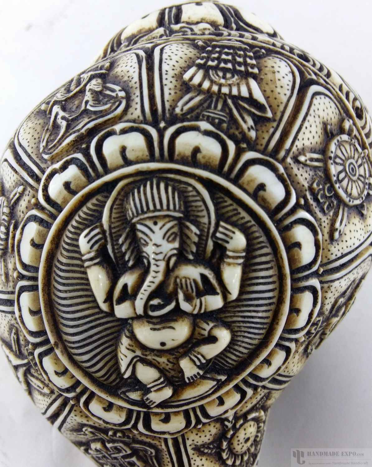 Ganesh With Ashtamangala hand Carved, Conch Shell