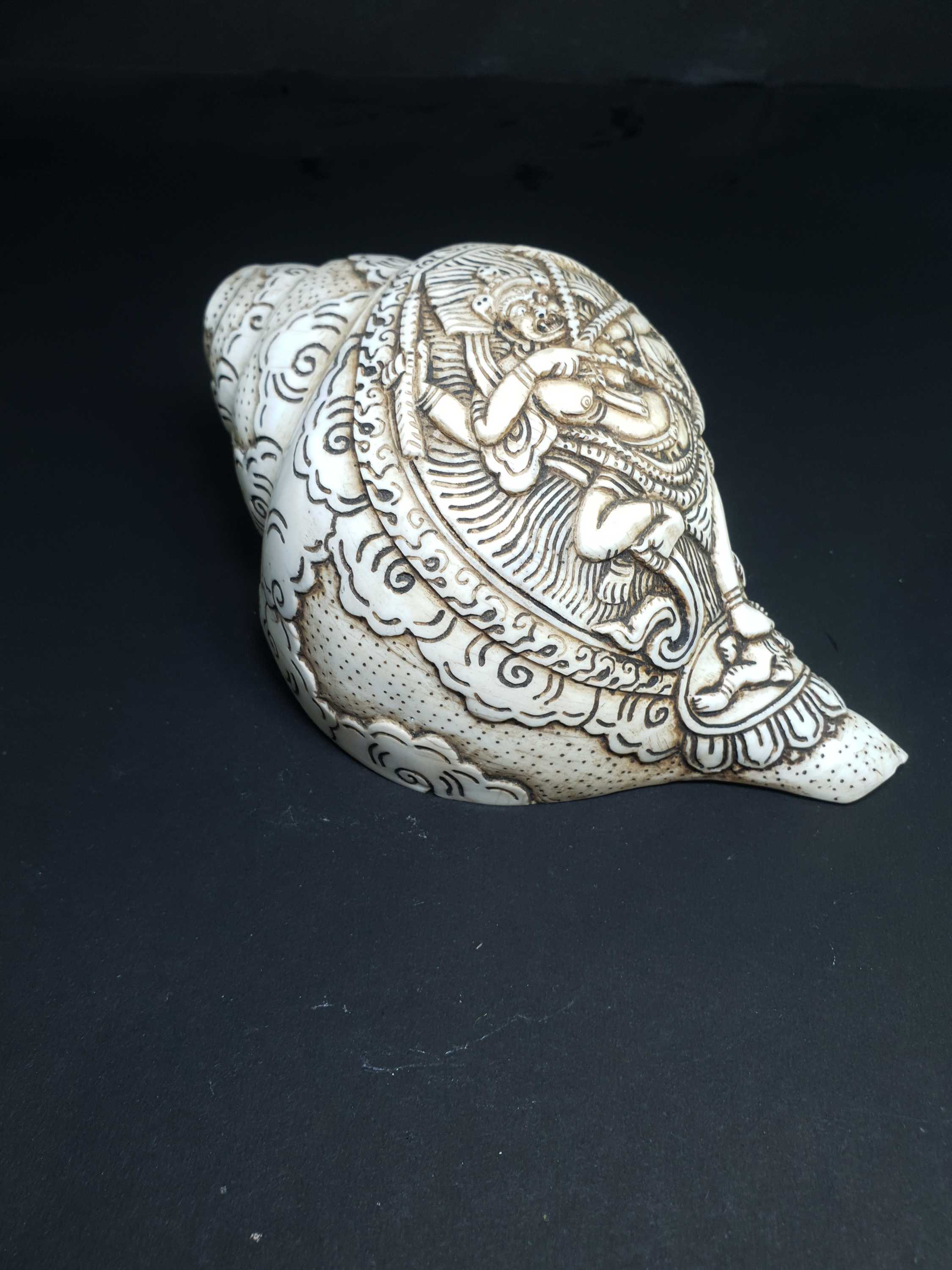 Tibetan Conch Shell With Kurukulla hand Carved, Rigjeyma, Pema Khandro, Wangyi Lhamo, Red Tara