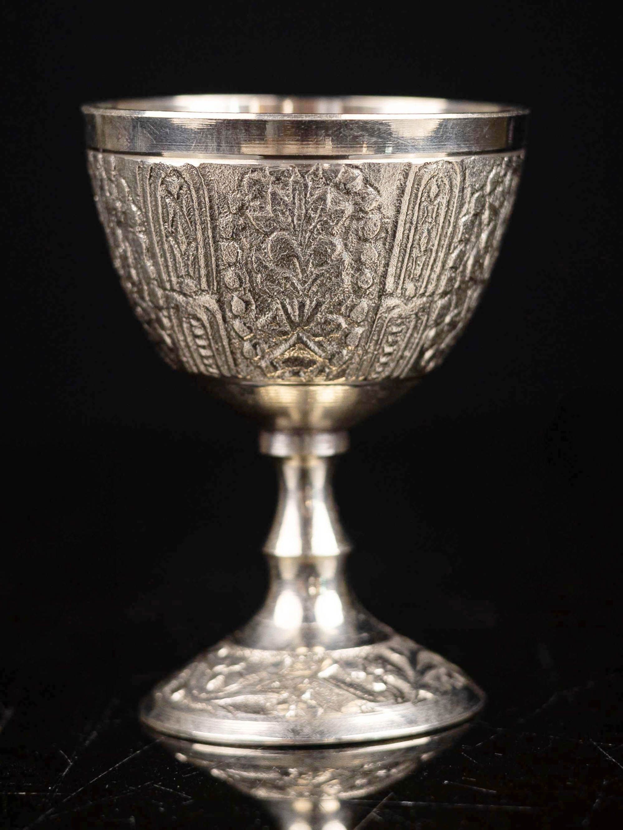 Wine Serving Glass With [carving]