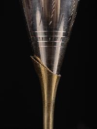 Wine Serving Glass With [carving]